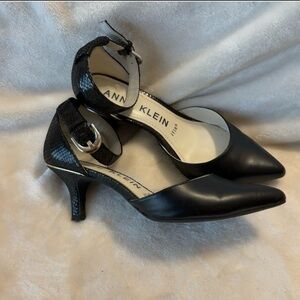 Anne Klein Fabulist pointed kitten heel black faux leather snake skin iFlex 7